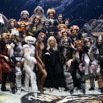 Photo Flash: Rebel Wilson Visits CATS in Los Angeles
