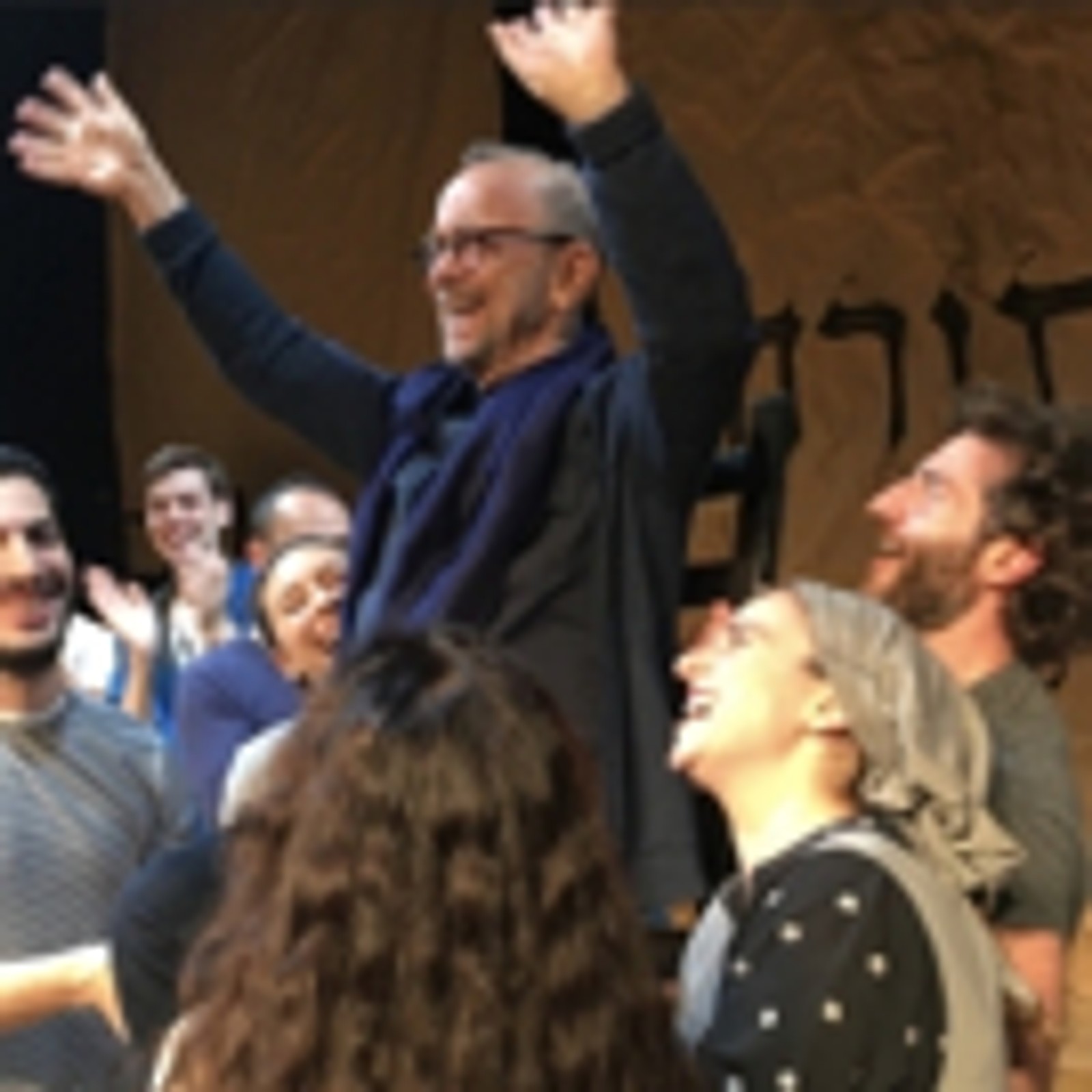 Photo Flash: Yiddish FIDDER ON THE ROOF Cast Hoists Joel Grey Into the Air to Celebra