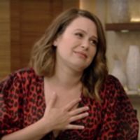 VIDEO: Katie Lowes Chats Making Her Broadway Debut in WAITRESS on LIVE WITH KELLY… Video