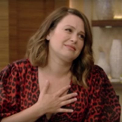 VIDEO: Katie Lowes Chats Making Her Broadway Debut in WAITRESS on LIVE WITH KELLY AND RYAN
