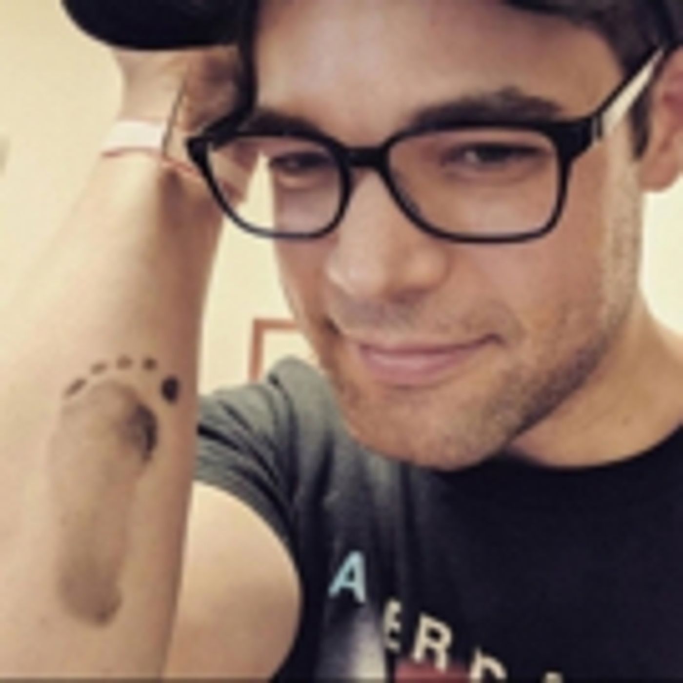 Wake Up With BWW 4/23: TOOTSIE Opens, Outer Critics Circle Award Nominations, and More!  Image