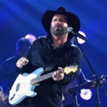 Garth Brooks Performs Intimate Nashville Concert Featuring Greatest Hits