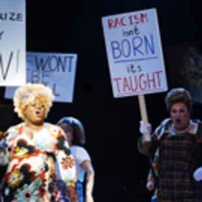 BWW Review: HAIRSPRAY at North Shore Music Theatre