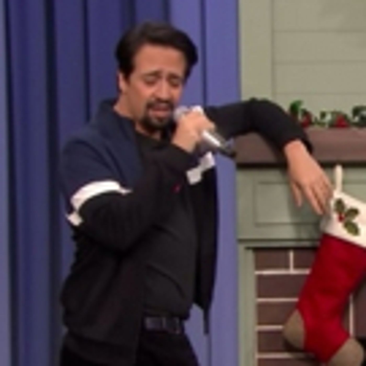 Wake Up With BWW 12/19: On the Red Carpet at the MARY POPPINS RETURNS Premiere, and More!  Image