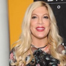 90210 Costars Tori Spelling & Jennie Garth Reunite for New Television Project Set in…