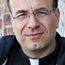 Papal Missionary Of Mercy Father Jim Sichko Brings Christmas Cheer To Homeless In Ken