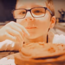 VIDEO: Watch a Trailer for Michael Rosen's CHOCOLATE CAKE at Polka Theatre