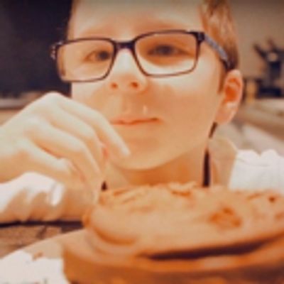 VIDEO: Watch a Trailer for Michael Rosen's CHOCOLATE CAKE at Polka Theatre