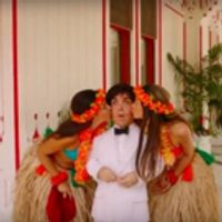 VIDEO: Watch the Trailer for MY DINNER WITH HERVE Starring Peter Dinklage and Jamie… Video