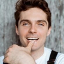 Max Sheldon Takes the Stage at Feinsteins/54 Below
