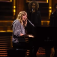 VIDEO: Taylor Swift Debuts New Song 'New Year's Day' on TONIGHT SHOW Video