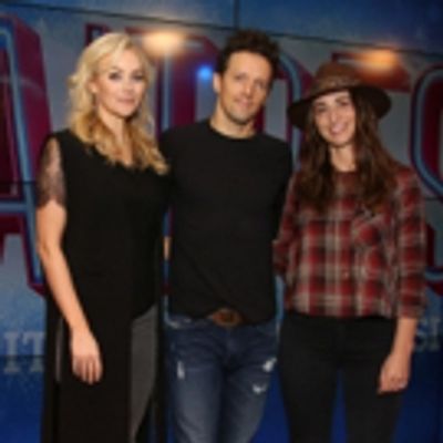 FREEZE FRAME: Jason Mraz Gets Ready to Join WAITRESS!