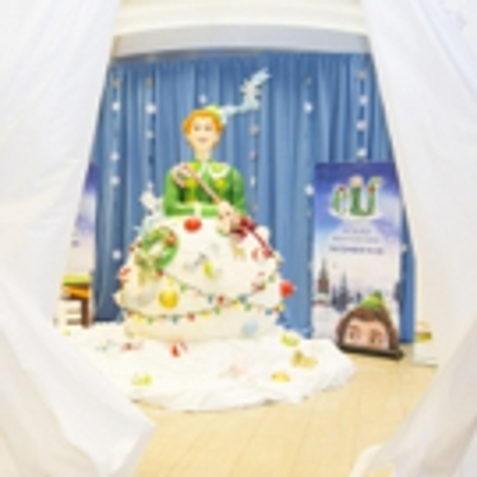 Photo Flash: ELF THE MUSICAL's 'Buddy' Unveils Biggest Rice Krispies Treat in NYC at 