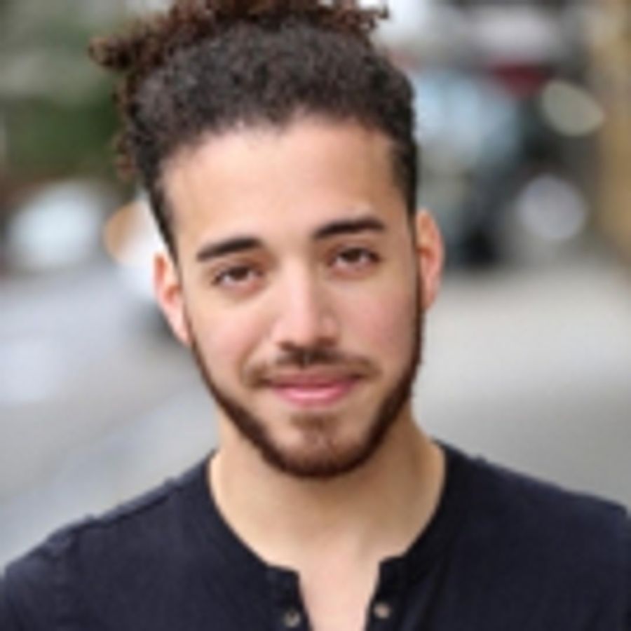 Wake Up With BWW 12/4: On the Red Carpet at THE CHER SHOW Opening Night, and More!  Image