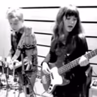 VIDEO: Original SCHOOL OF ROCK Cast Members Perform Fleetwood Mac's 'The Chain' Video