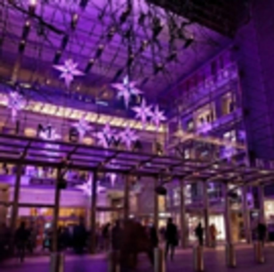Wake Up With BWW 12/4: On the Red Carpet at THE CHER SHOW Opening Night, and More!  Image