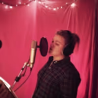 VIDEO: Watch Kelly Clarkson Perform AMERICAN WOMAN For the New Paramount Network… Video