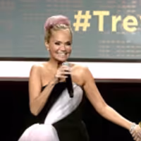 VIDEO: Kristin Chenoweth & Fellow Ozian Shoshana Bean Perform 'For Good' Video
