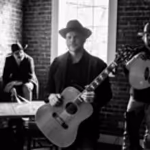 Jason Eady Releases New Song ALWAYS A WOMAN From I TRAVEL ON out August 10
