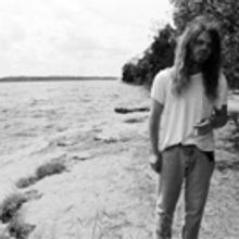 WELLES' Debut Album RED TREES AND WHITE TRASHES Coming This Summer