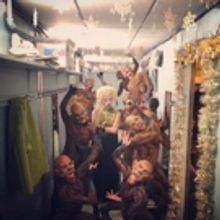 Photo Flash: Morrible Monkeys Around and More Saturday Intermission Pics!