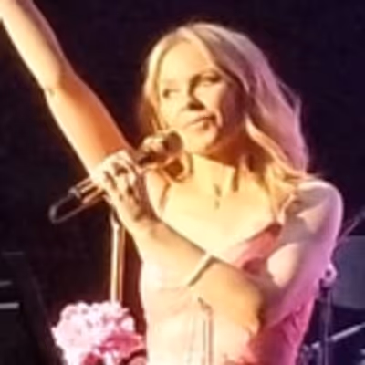 BWW Review: Kylie Minogue Introduces 'Golden' Album with Some Surprise Treats for NYC Fans at Bowery Ballroom