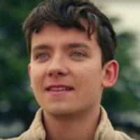 VIDEO: Gillian Anderson and Asa Butterfield Star in the Trailer for SEX EDUCATION Video
