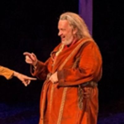 BWW Review: An Irresistible Tom Hanks Goes for the Gusto as Falstaff in HENRY IV