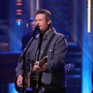 VIDEO: Blake Shelton Performs 'At the House' on TONIGHT SHOW