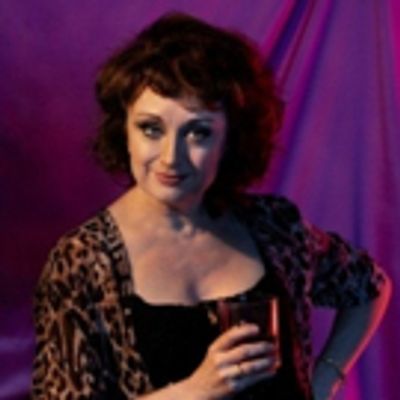 BWW REVIEW: THE RISE &amp; FALL OF LITTLE VOICE Is A Hilarious And Heart-warming Tale Of The Power Of Letting It All Out and Letting Go