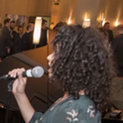 Photos: Les Misérables Cast Performs at Cambria Chicago Loop – Theatre District Grand Opening