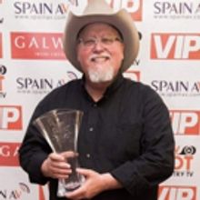 Country Music Singer-Songwriter Max T. Barnes Wins International Artist of the Year Award At Hot Country TV Awards