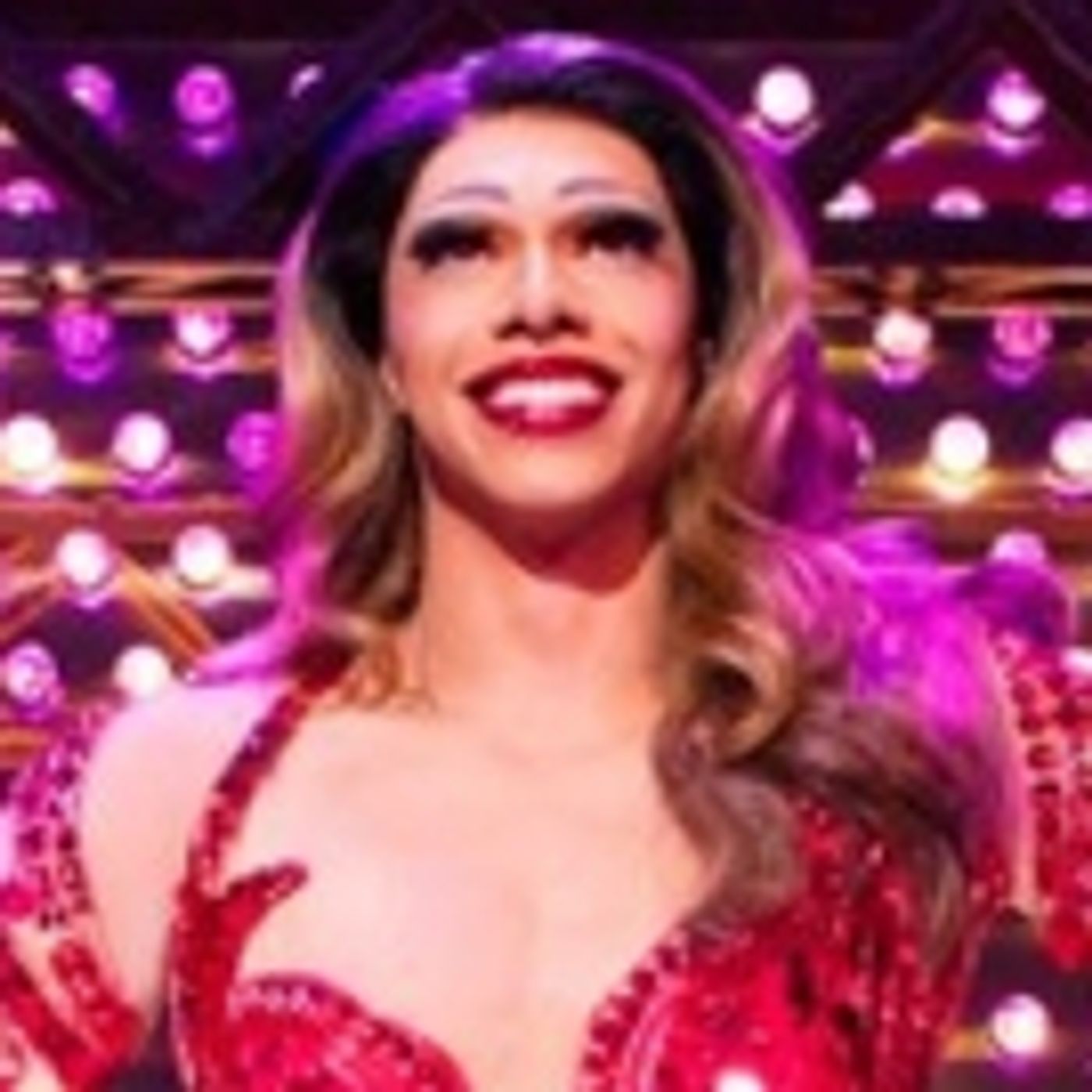 Wake Up With BWW 11/9: On the Red Carpet at Opening Night of KING KONG, and More!  Image