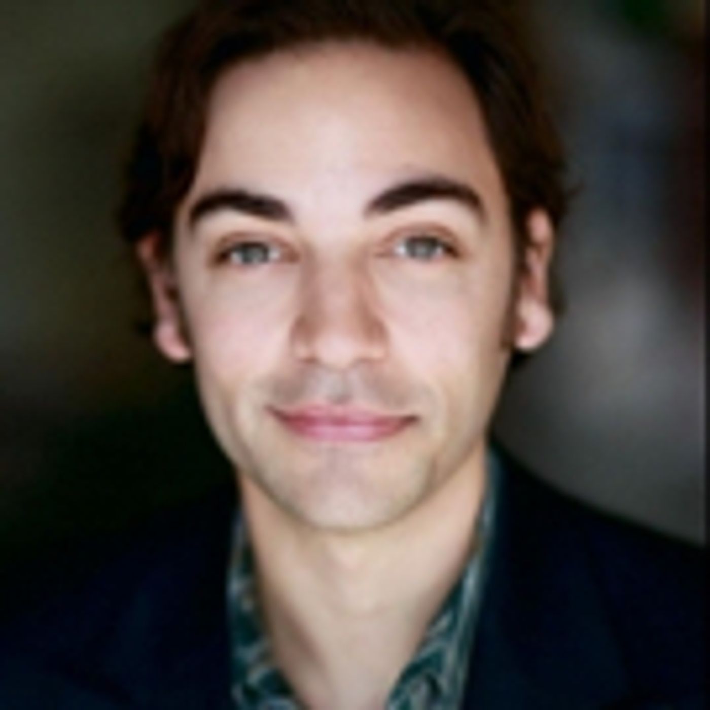 Wake Up With BWW 11/9: On the Red Carpet at Opening Night of KING KONG, and More!  Image