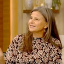VIDEO: Tracey Ullman Shares Her Worst Broadway Stories on LIVE WITH KELLY AND RYAN