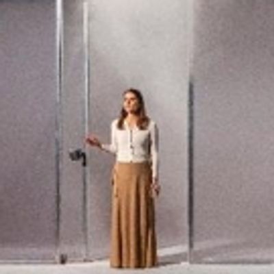BWW Review: THE WHITE ALBUM, Joan Didion's Essays Onstage at BAM, Ponders the Predicaments of Generations Past and Present