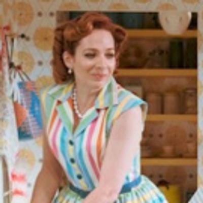 BWW Review: HOME, I'M DARLING, National Theatre