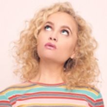 Amanda Jane Cooper Soars SOMEWHERE OVER THE RAINBOW at 54 Below