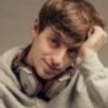 BWW Review: ALEX EDELMAN: JUST FOR US, Pleasance Courtyard