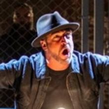 BWW Review: Raul Esparza Is Bertolt Brecht's Symbolic Crime Boss in THE RESISTIBLE RI