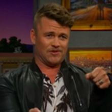 VIDEO: Luke Hemsworth Handles Spiders Better Than All of Us