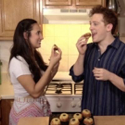 Backstage Bite with Katie Lynch: SPONGEBOB's Ethan Slater Gets Cookin' with Pineapple!