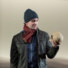 BWW Review: Shakespeare Theatre's Sleek and Modern HAMLET