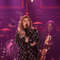 VIDEO: Kelly Clarkson Performs New Song + Sings 'Since U Been Gone' Backwards on… Video