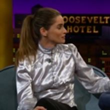 VIDEO: Johnny Knoxville & Amanda Peet Are Very Competitive Parents