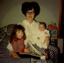 Mama Knows Best: Talking With the Cast & Crew of LISTEN TO YOUR MOTHER at Chaffin's B