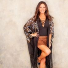 Sara Evans to Guest Cohost on THE TALK