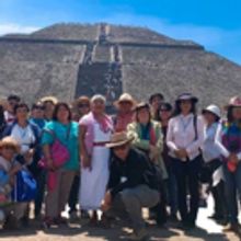 Comparte Celerina Sánchez poemas inspirados por la Ciudad de los dioses en recorrido