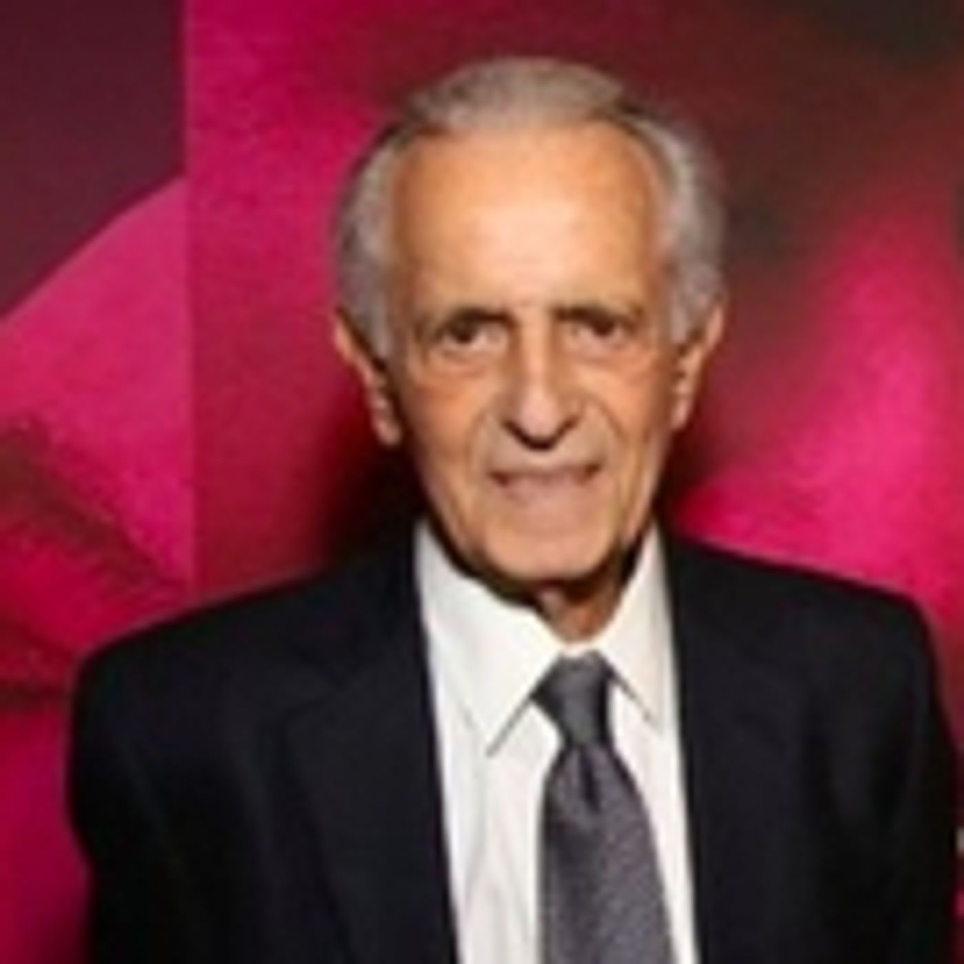 Wake Up With BWW 4/25: BEETLEJUICE Opens, Drama Desk Award Nominations Announced, and More!  Image