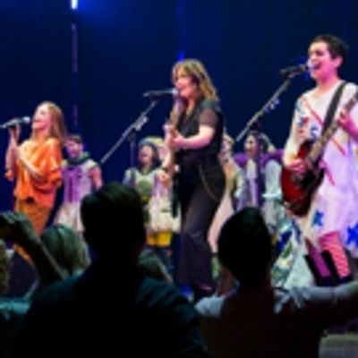 Photo Coverage: Broadway&#039;s Got the Beat! The Go-Go&#039;s Perform at HEAD OVER HEELS